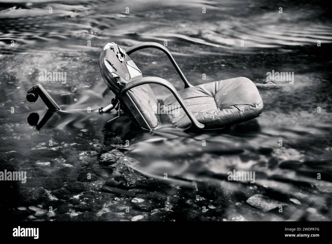 Chaise de bureau dans la rivière Amadorio Banque D'Images