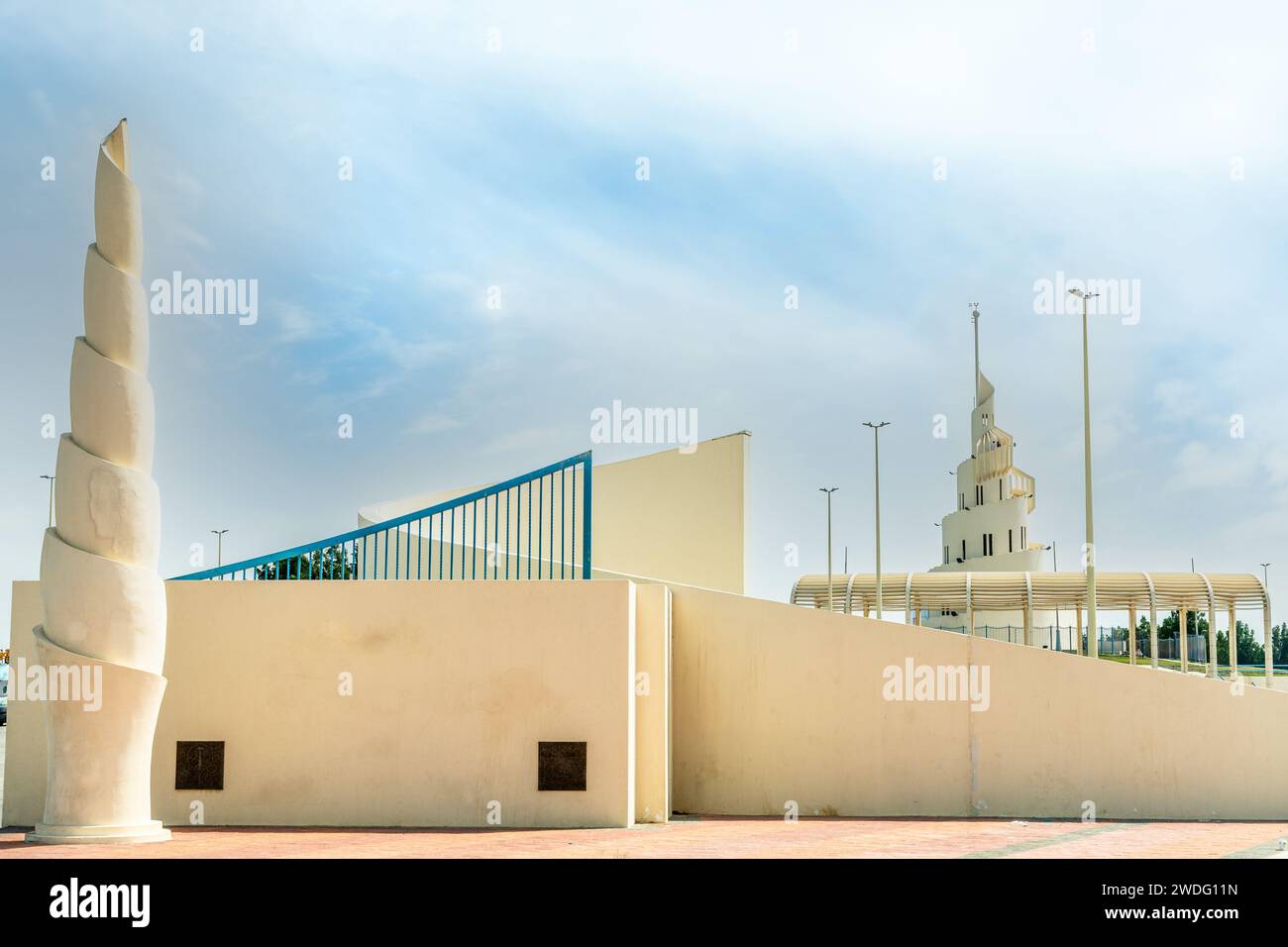 Monuments de cône à l'entrée de l'île artificielle de Murjan, Dammam, Arabie Saoudite Banque D'Images