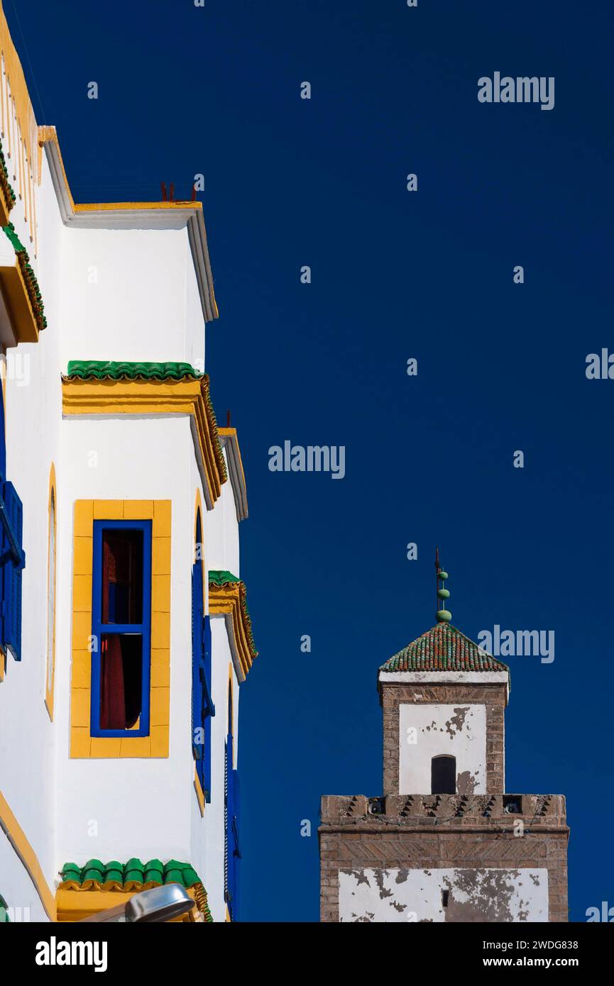 Façade de maison, architecture, oriental, bâtiment, couleur, palette de couleurs, design, façade, style architectural, mur de maison, Bauhaus, couleurs primaires Banque D'Images