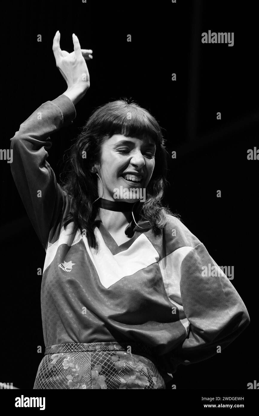 La chanteuse Maria de Juan lors d'une représentation à l'Inverfest 2024, au Conde Duque, le 20 janvier 2024, à Madrid, Espagne. Banque D'Images