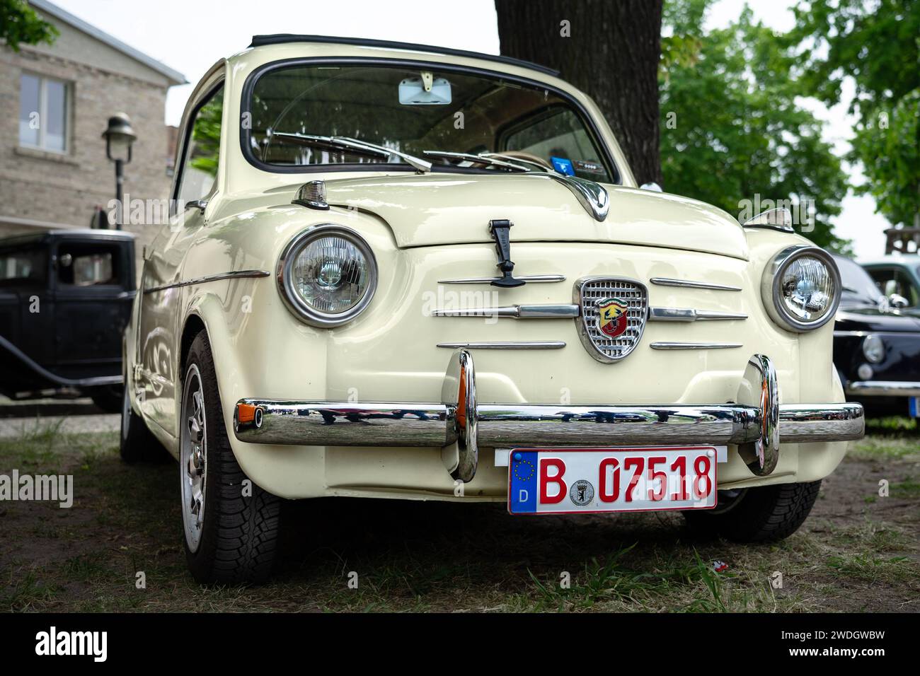 WERDER (HAVEL), ALLEMAGNE - 20 MAI 2023 : la citadine Fiat Abarth 750. Oldtimer - Festival Werder Classics 2023 Banque D'Images
