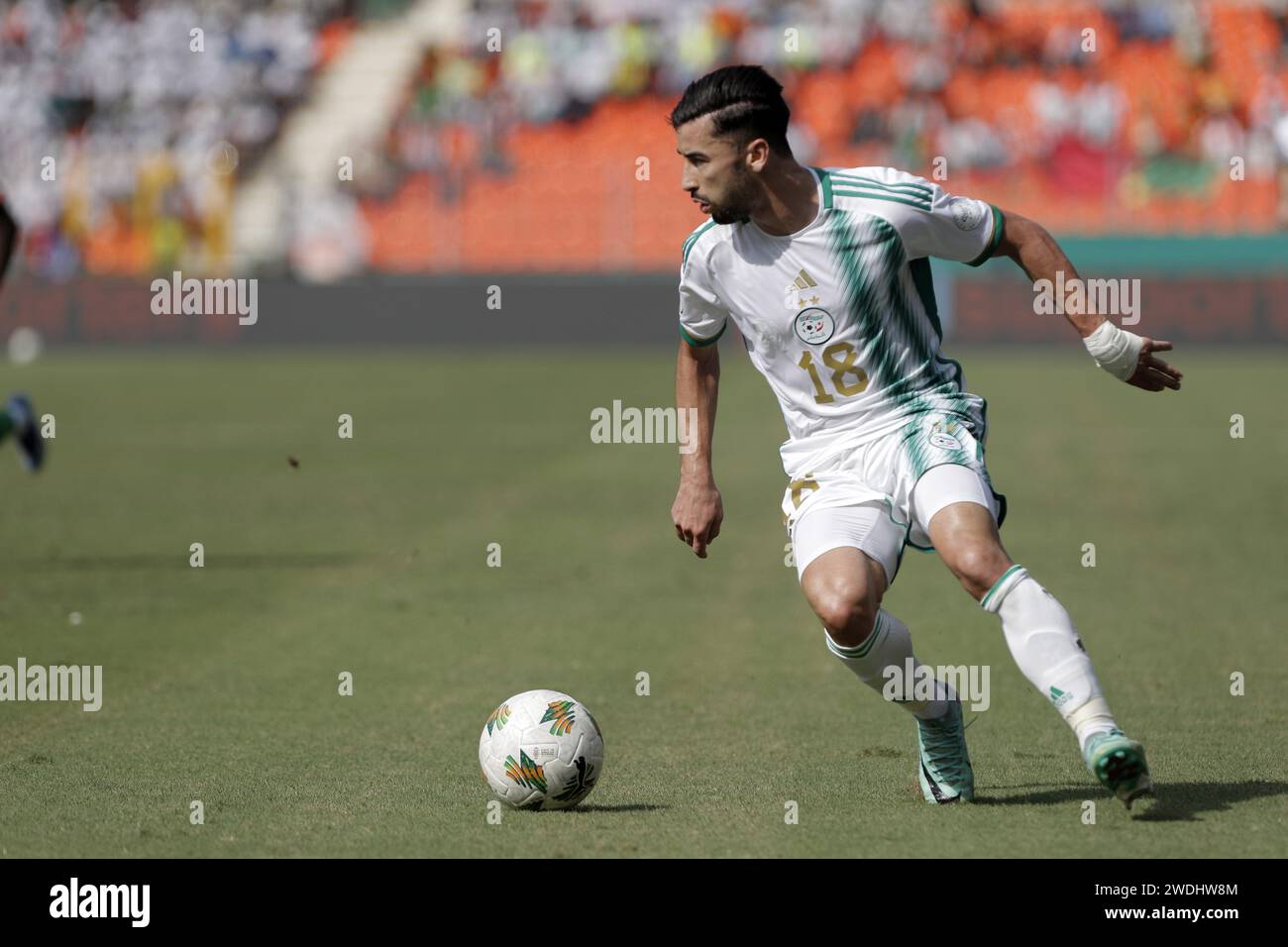 © Anis/APP/MAXPPP - l'Algérien MOHAMMED EL AMINE AMOURA, lors du match de football du groupe D de la coupe d'Afrique des Nations (CAN) 2024 entre l'Algerie et Burkina Faso au Stade de la paix à Bouake en Cote d'ivoire le 20 janvier 2024. Crédit : MAXPPP/Alamy Live News Banque D'Images