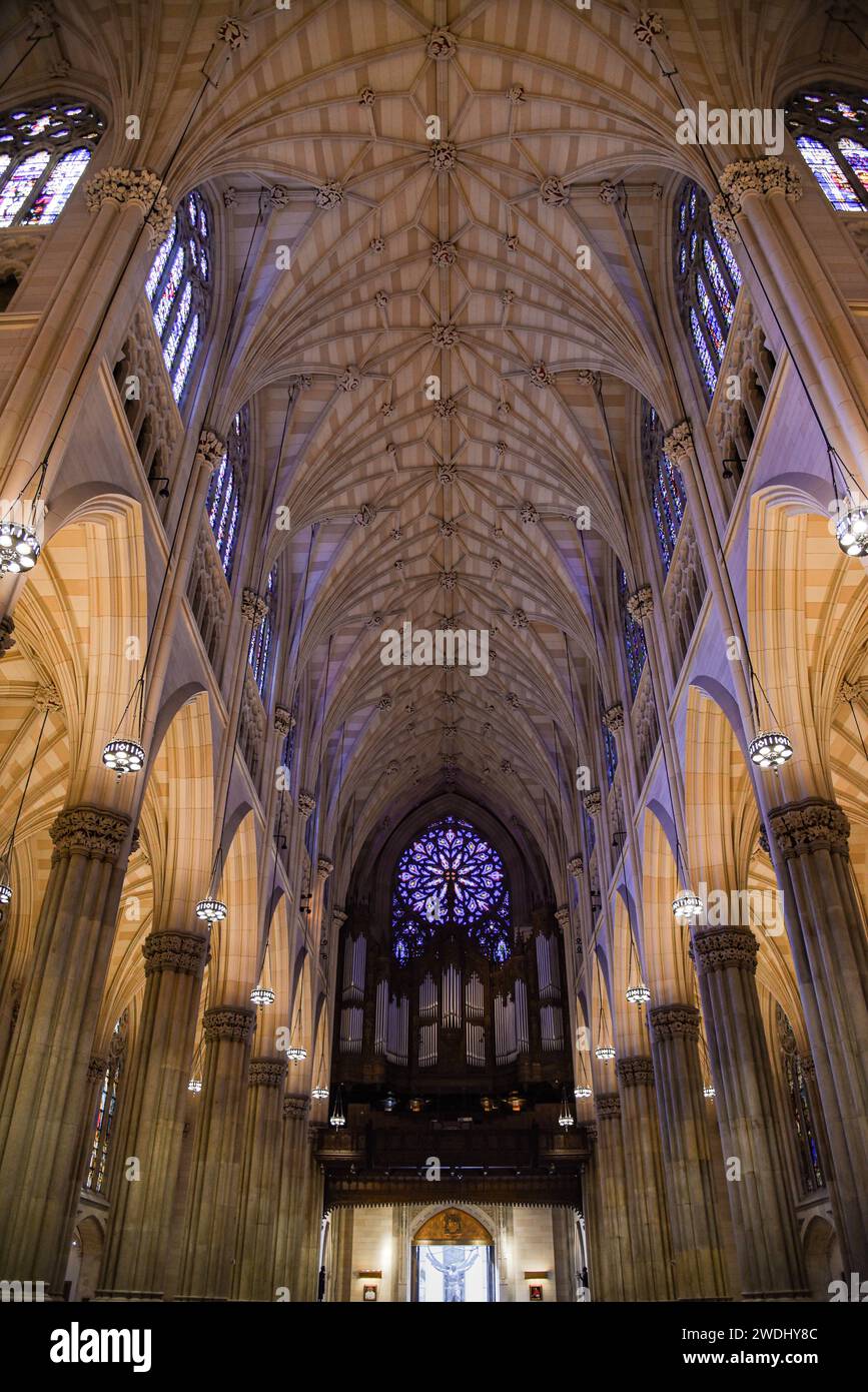 L'intérieur de. Patrick's Cathedral - Manhattan, New York Banque D'Images