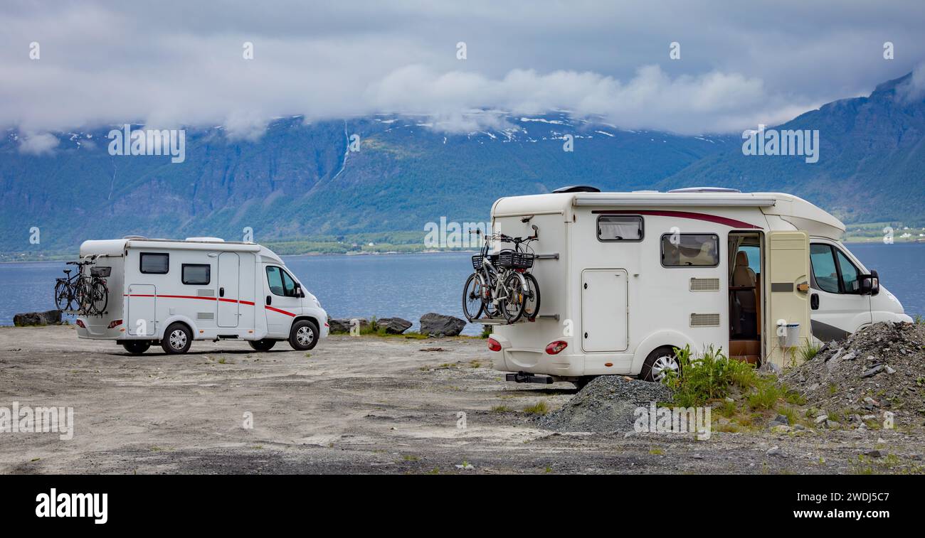 Vacances famille billet RV, vacances voyage en camping-car, caravane location de vacances. Banque D'Images