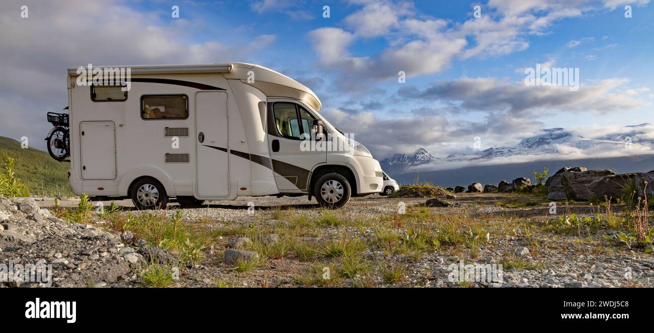 Vacances famille billet RV, vacances voyage en camping-car, caravane location de vacances. Banque D'Images