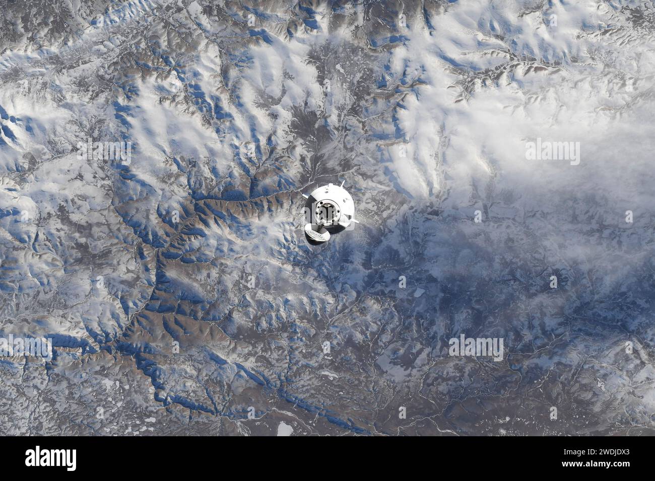 Station spatiale internationale, orbite terrestre. 20 janvier 2024. Station spatiale internationale, ORBITE TERRESTRE. 20 janvier 2024. Le vaisseau spatial habité SpaceX Dragon transportant les astronautes de la mission Axiom 3 approche de la Station spatiale internationale pour amarrer le module Harmony, le 20 janvier 2024 en orbite terrestre. La mission Ax-3 est la première mission d'astronaute commercial entièrement européenne à se rendre sur la Station spatiale internationale. Crédit : Jasmin Moghbeli/NASA/Alamy Live News Banque D'Images