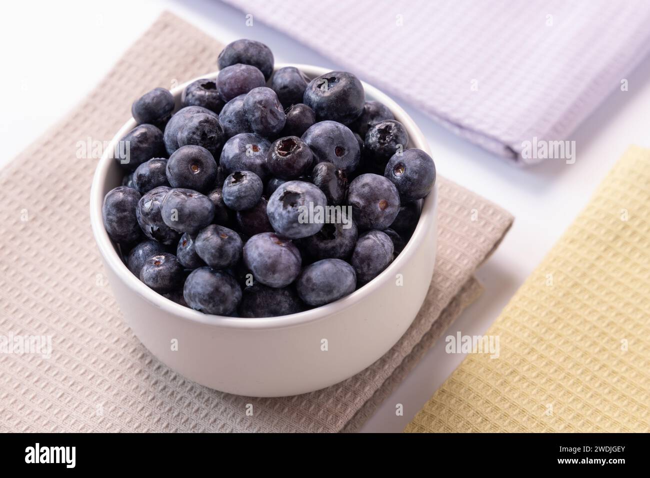 Image plate de plat de Fresh Bowl avec des myrtilles Banque D'Images
