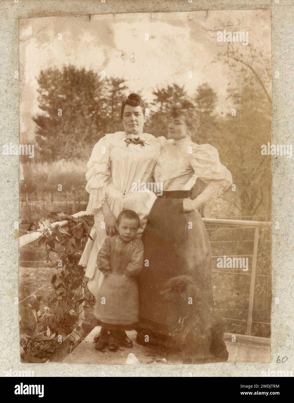 Anonyme, Lili Grenier, Suzanne Valadon et leur fils Maurice vers 1886. Banque D'Images