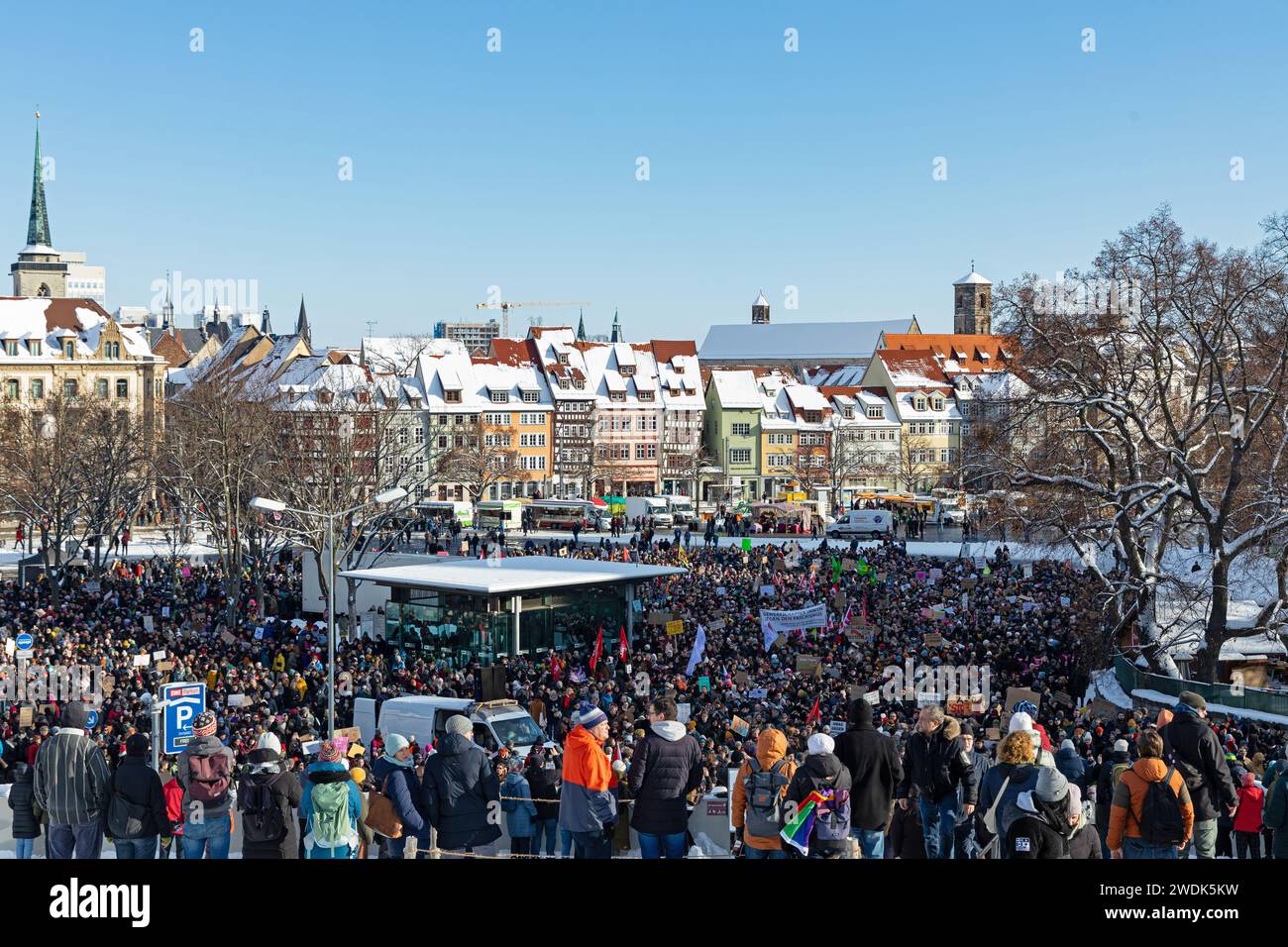 Manifestation contre le parti AfD et l'extrémisme politique de droite sur la place de la cathédrale à Erfurt le 20. janvier 2024 Banque D'Images