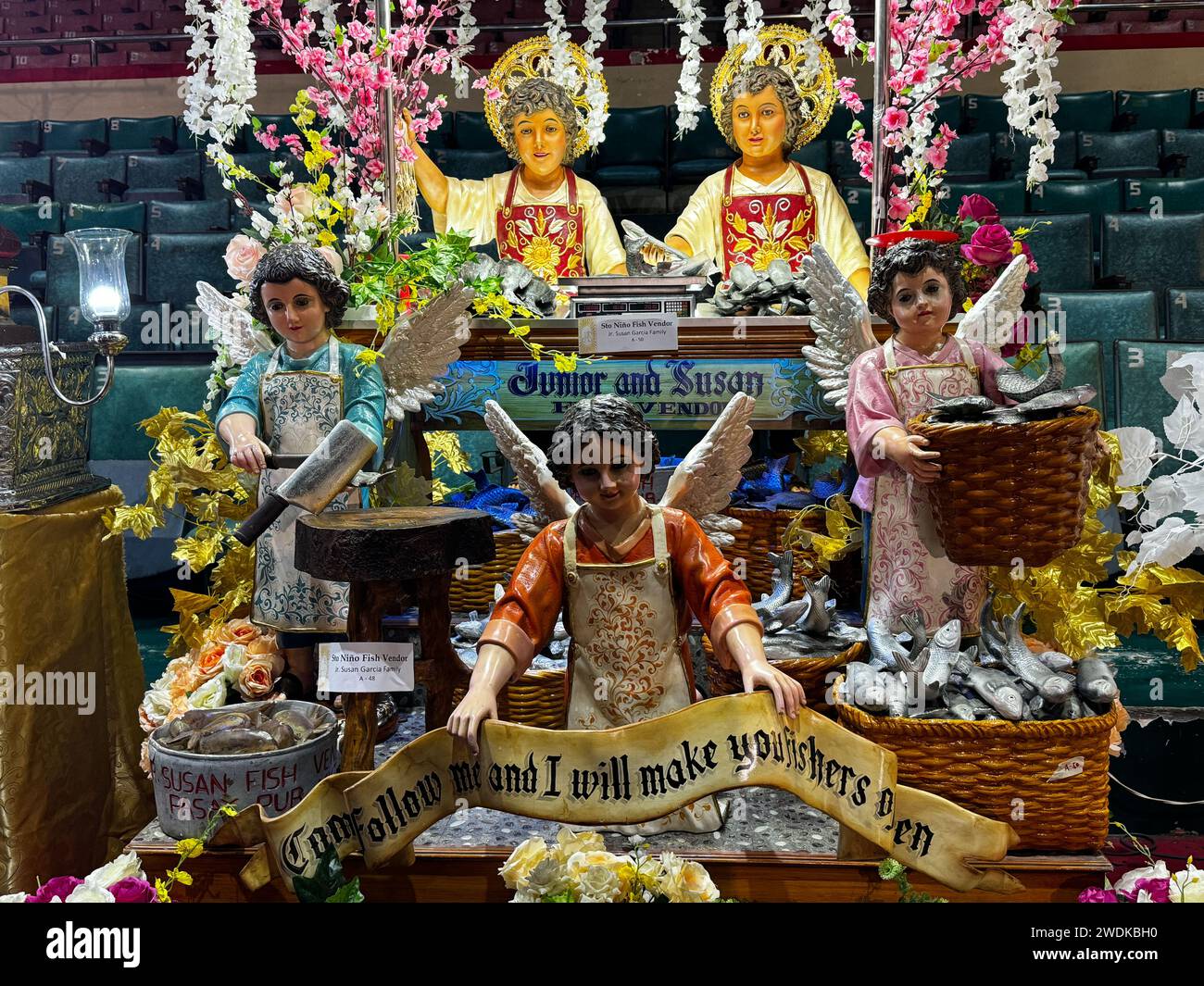 Pasay City, Philippines. 21 janvier 2024. Plus de 500 images de l'enfant Jésus populairement connu sous le nom de Sto. Niño sont exposés dans une exposition pendant la célébration de la Fiesta del Sto. Niño le 21 janvier 2024 à Pasay City, Philippines. L’organisateur de cette exposition annuelle qui coïncide avec le jour de la fête de l’enfant Jésus est Congregacion del Santisimo nombre del Niño Jesus (Congrégation du Saint Nom de l’enfant Jésus), et ils visent à sensibiliser sur la dévotion à l'enfant Jésus à travers les Philippines et à l'étranger. (image de crédit : © Sherbien Dacalanio/Alamy Live News) Banque D'Images