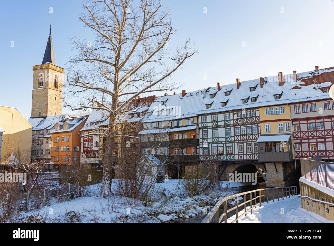 Pont de marchands couvert de neige à Erfurt en hiver Banque D'Images