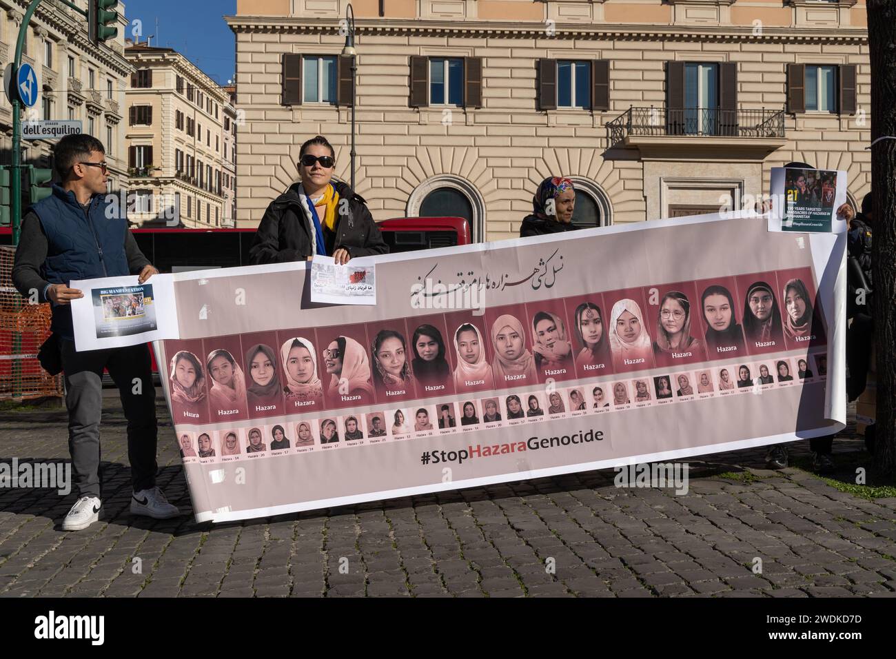 Rome, Italie. 21 janvier 2024. Bannière pour la défense du peuple Hazara en Afghanistan. La communauté afghane et l'Association Nawroz ont organisé une manifestation à Piazza Esquilino contre la violation des droits des femmes en Afghanistan et contre le génocide du peuple hazara en Afghanistan. (Image de crédit : © Matteo Nardone/Pacific Press via ZUMA Press Wire) USAGE ÉDITORIAL SEULEMENT! Non destiné à UN USAGE commercial ! Banque D'Images