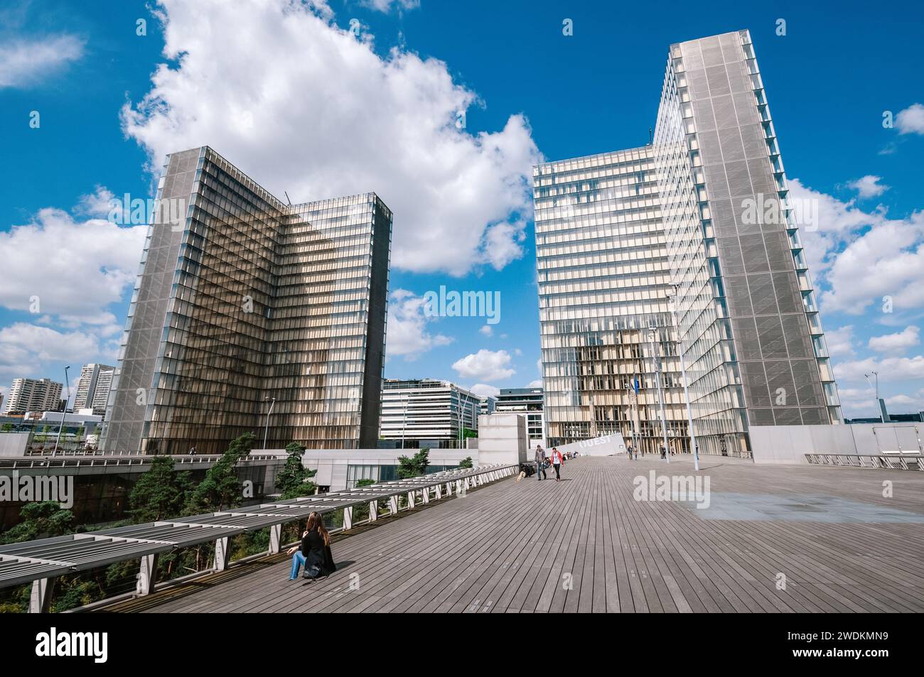 Deux tours de la Bibliothèque nationale de France à Paris Banque D'Images