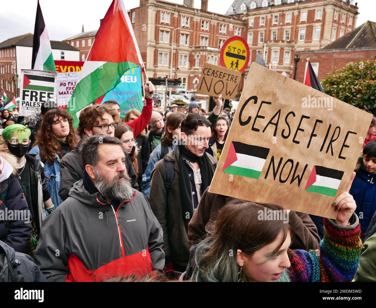 Les militants de partout dans le Devon marchent en soutien aux Palestiniens et appellent à un cessez-le-feu maintenant dans le conflit de Gaza. 20 janvier 2024. Exeter, Devon, Royaume-Uni Banque D'Images