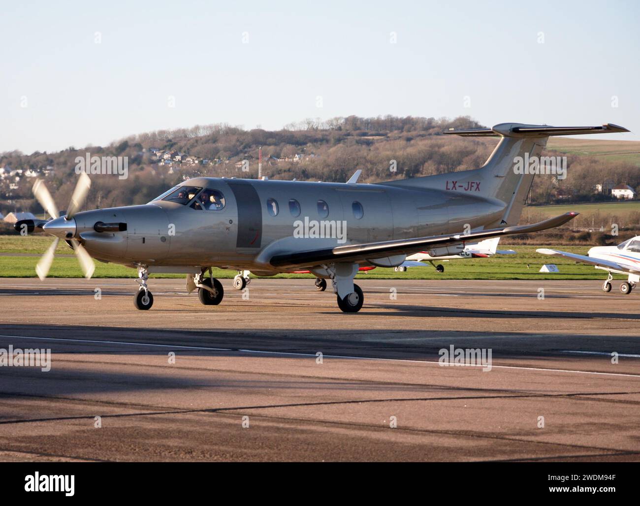 Un Pilatus PC-12 de Jetairfly à Brighton City Airport Shoreham West Sussex Banque D'Images