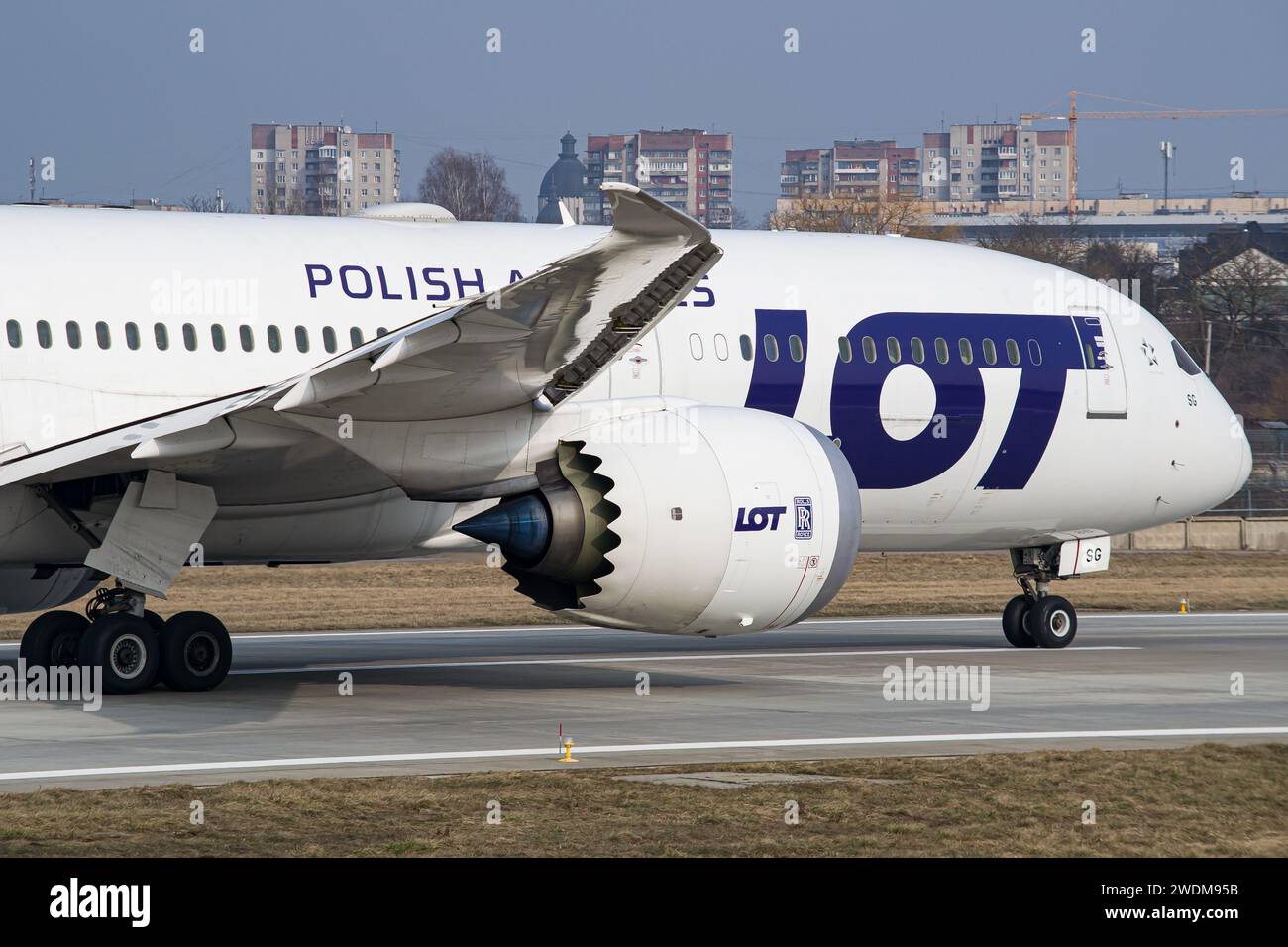 LOT Polish Airlines Boeing 787-9 gros plan au roulage pour le décollage de Lviv, partant pour Varsovie Banque D'Images