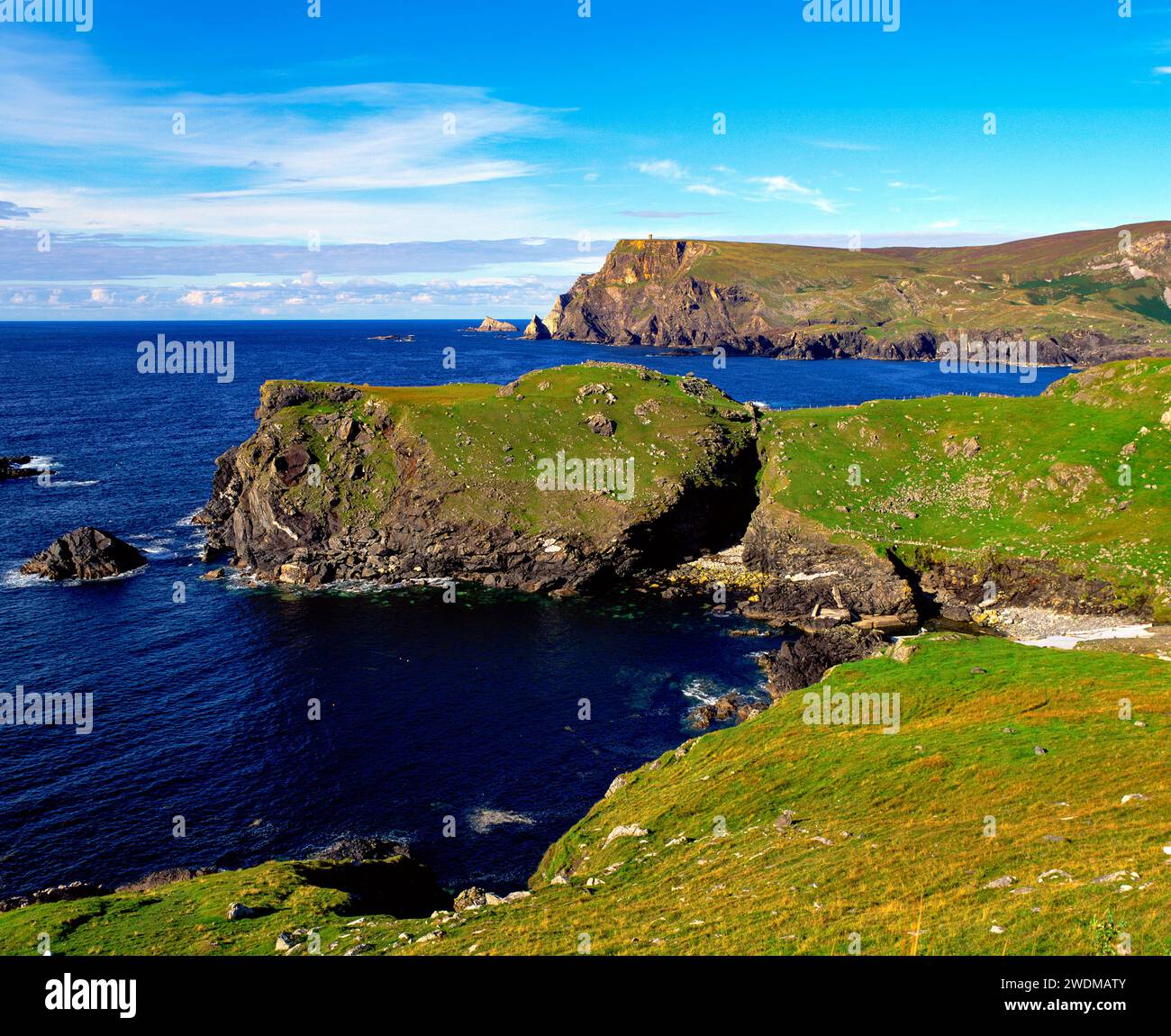 Falaises de Glencolumbkille surplombant Glen Head, West County Donegal, Irlande Banque D'Images