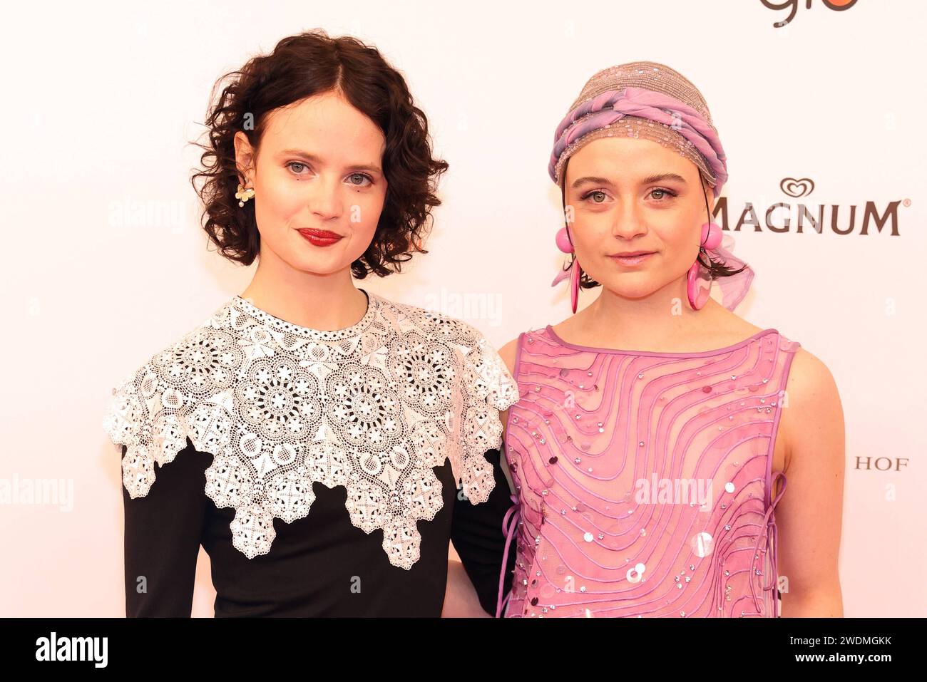 Deutscher Filmball 2024 Jana McKinnon und Lena Urzendowsky beim deutschen Filmball 2024 am 20.01.2024 im Hotel Bayerischer Hof in München. Bayern, Deutschland. *** Bal du film allemand 2024 Jana McKinnon et Lena Urzendowsky au Bal du film allemand 2024 le 20 01 2024 à l'Hôtel Bayerischer Hof à Munich Bavière, Allemagne Banque D'Images