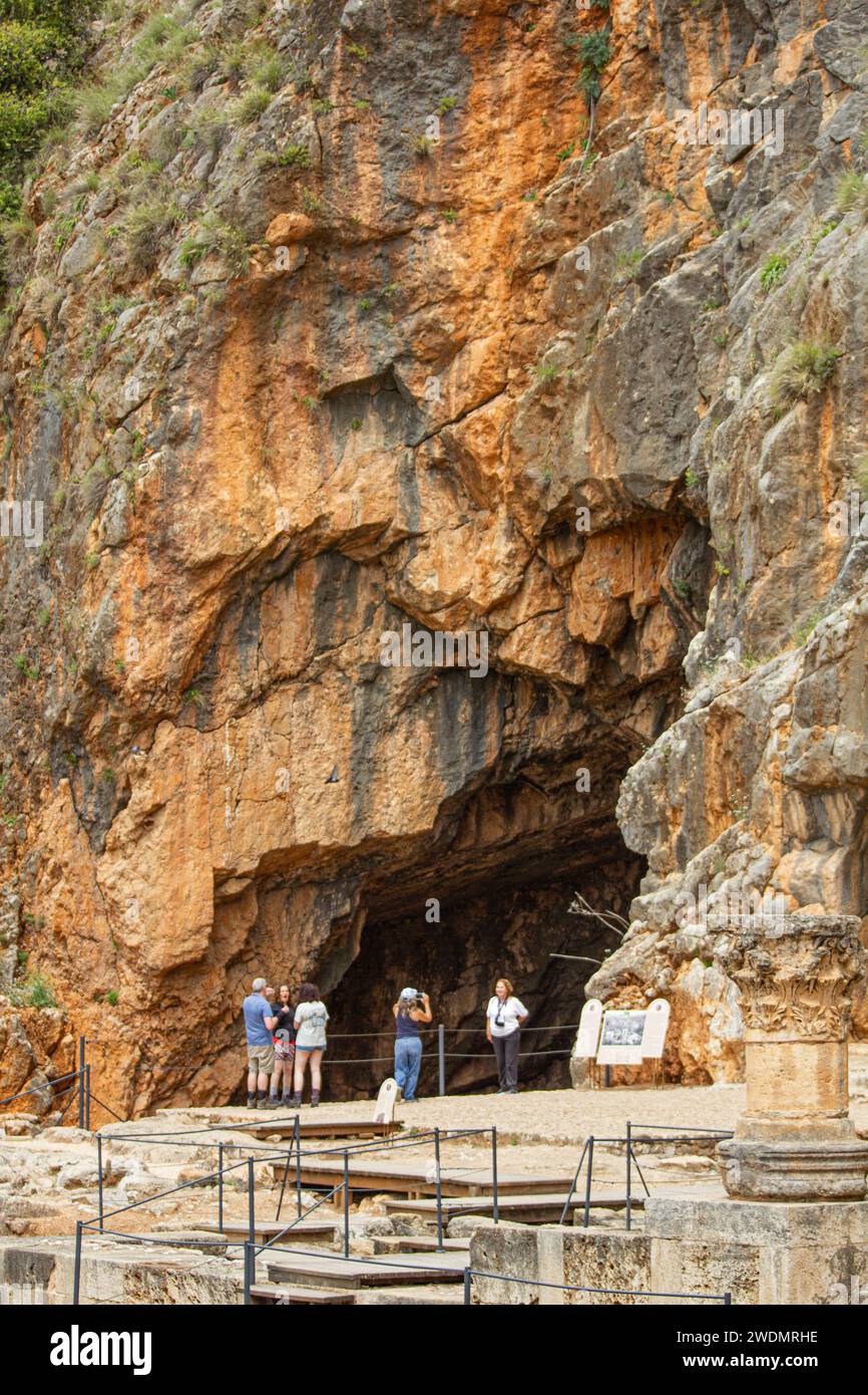 Merveille caverneuse : la Grande grotte de Banias, Césarée Philippes Banque D'Images