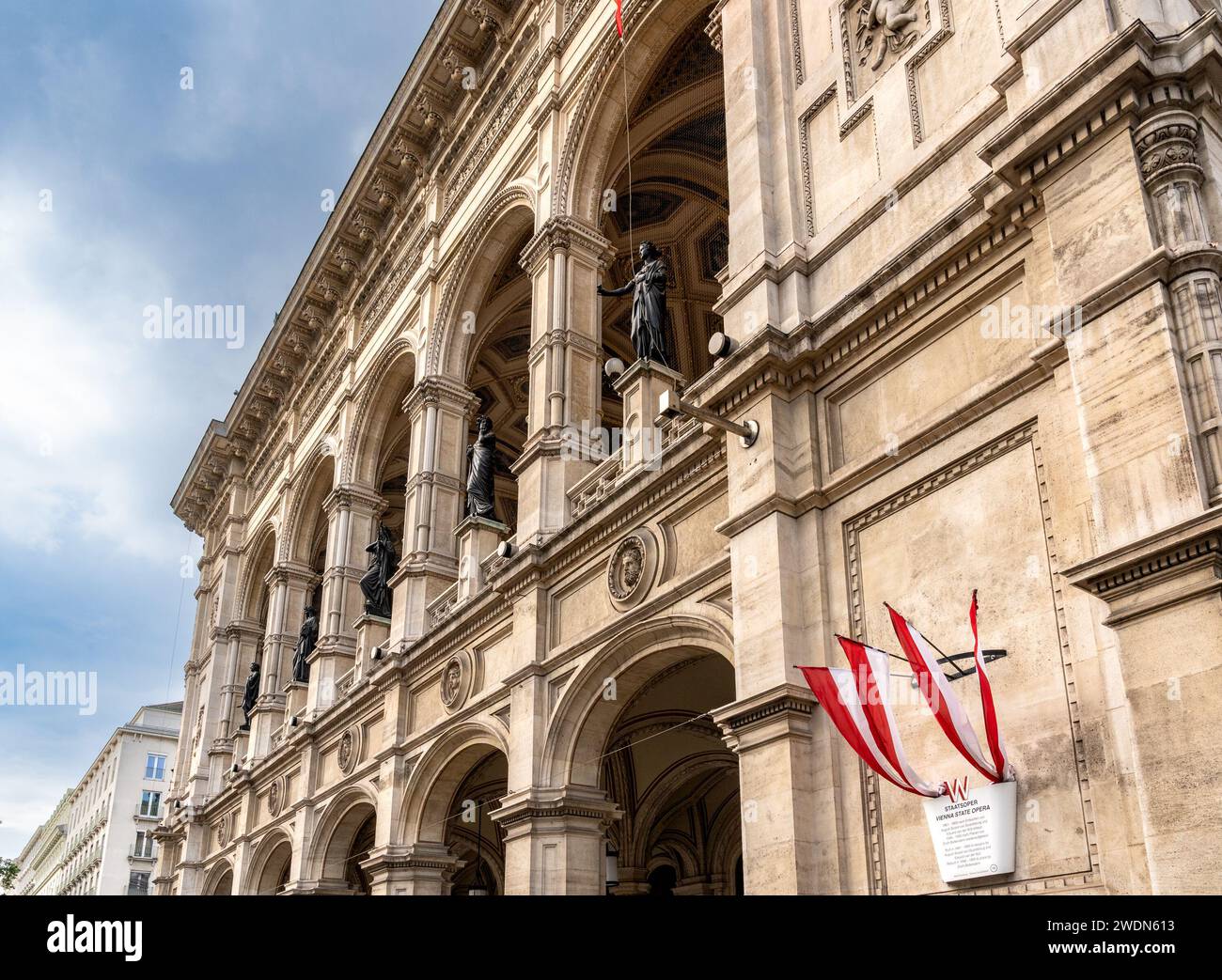 Vienne, AT – 9 juin 2023 vue rapprochée de l'Opéra de Vienne historique de 1 709 places Renaissance. Construit en 1869, il a été le premier grand bui Banque D'Images