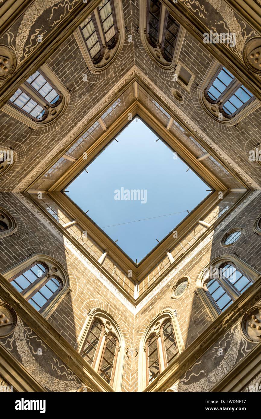 Florence, Italie - 2023 juillet 15 : la cour du Palazzo Medici Riccardi, conçu par Michelozzo di Bartolomeo et construit entre 1444 et 1484 Banque D'Images