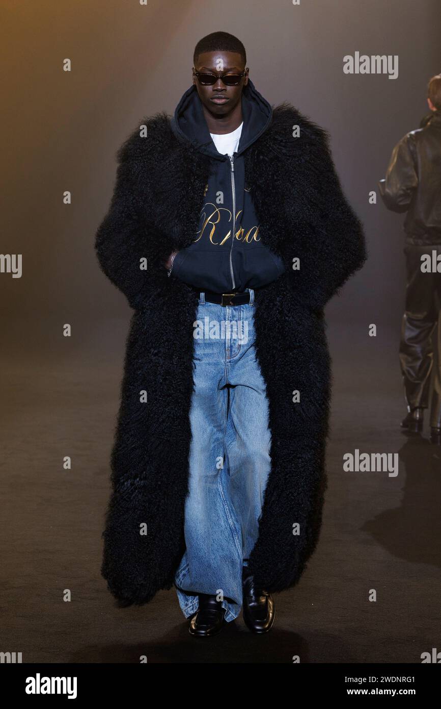 Paris, France. 21 janvier 2024. RHUDE automne/hiver 2024-2025 Runway pendant la Fashion week de Paris mode homme le 2024 janvier - Paris ; France 21/01/2024 crédit : dpa/Alamy Live News Banque D'Images