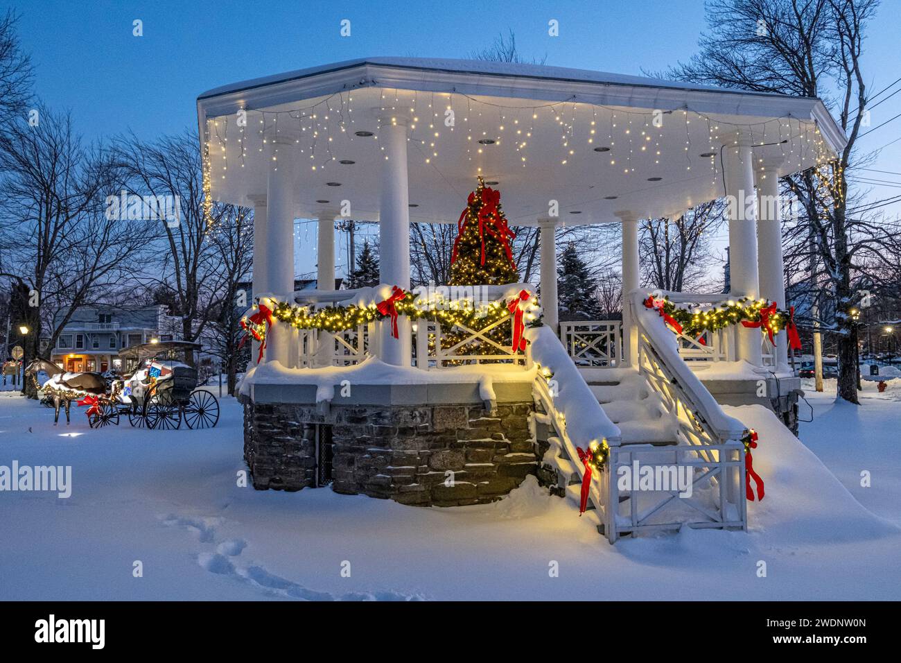 La barre, Massachusetts Town Common décoré pour Noël Banque D'Images