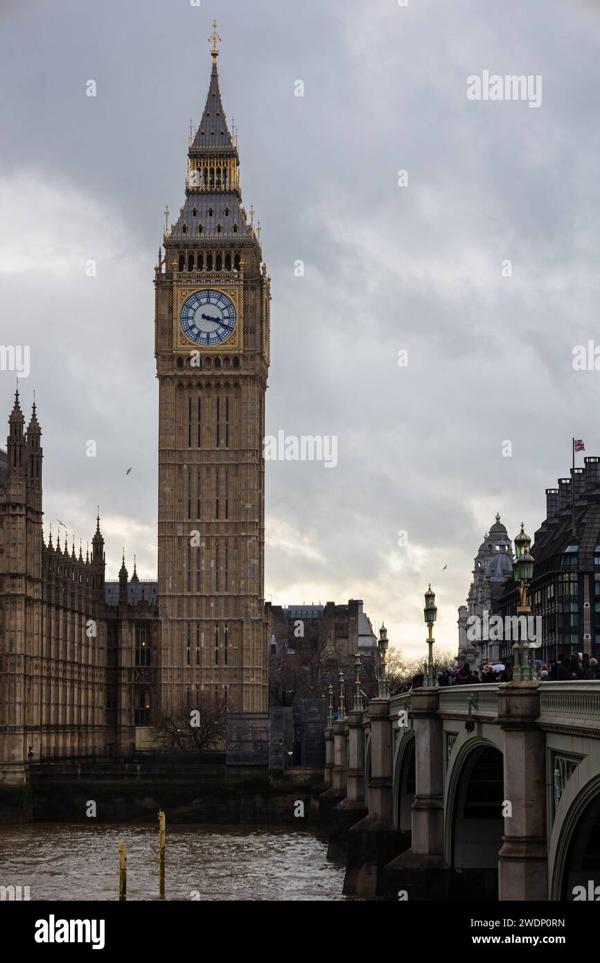 Le pont de Westminster pointant vers Big Ben à Londres, en Angleterre Banque D'Images