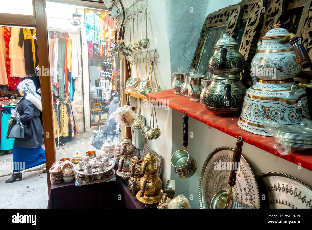 Théières traditionnelles Mardin, cafetières, théières, théière, stand de cuisine magasin de stalle dans Mardin marché Turquie Banque D'Images