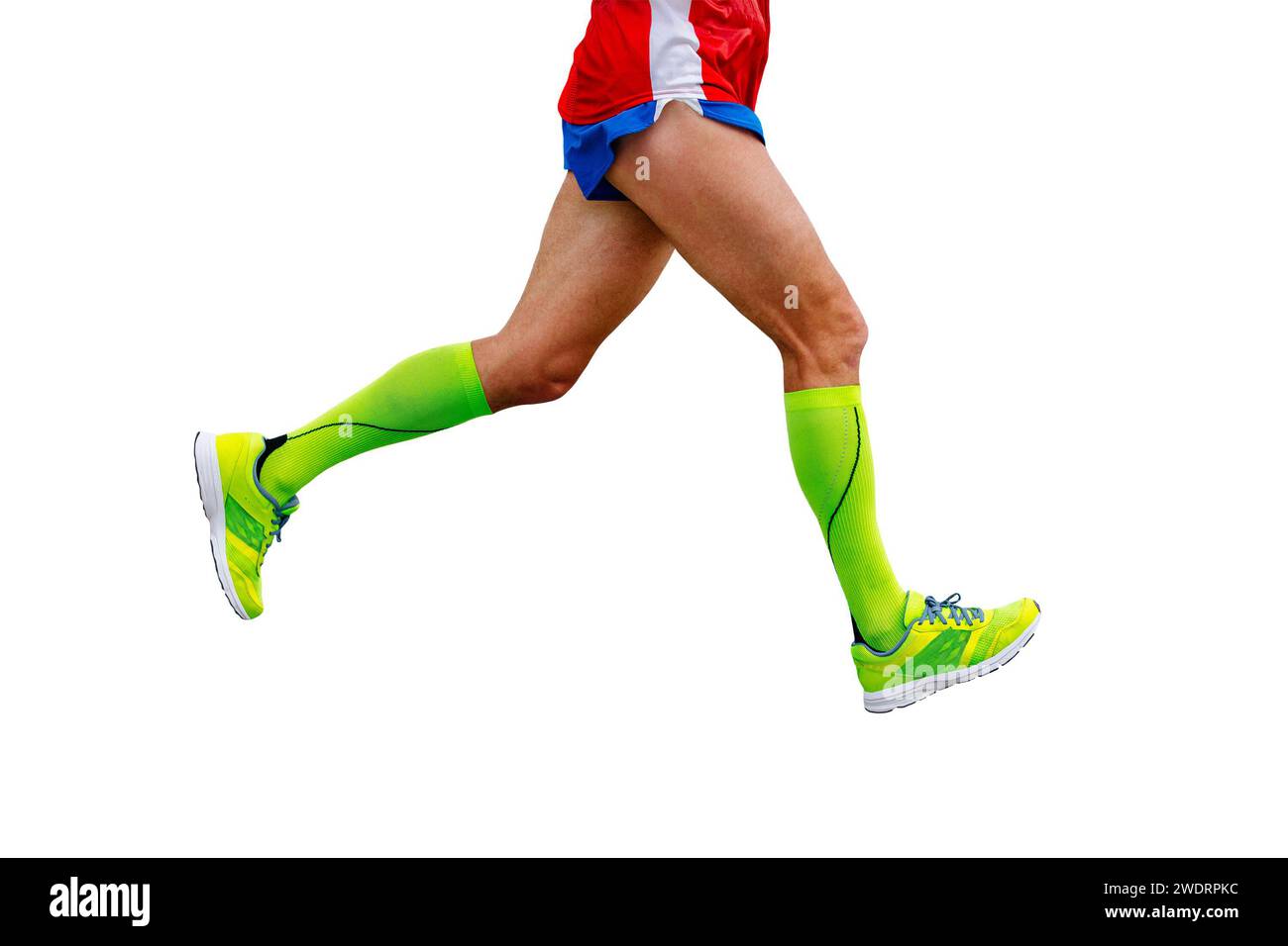 jambes runner athlète course marathon dans des chaussettes de compression vertes isolées sur fond blanc Banque D'Images jambes runner athlète course marathon dans des chaussettes de compression vertes isolées sur fond blanc Banque D'Images