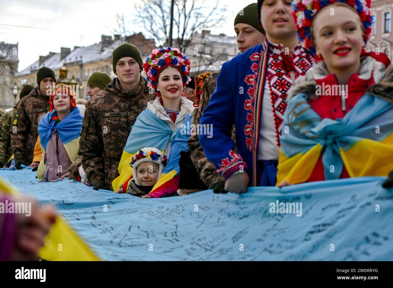 Non Exclusive : LVIV, UKRAINE - 21 JANVIER 2024 - Adultes Et Enfants ...