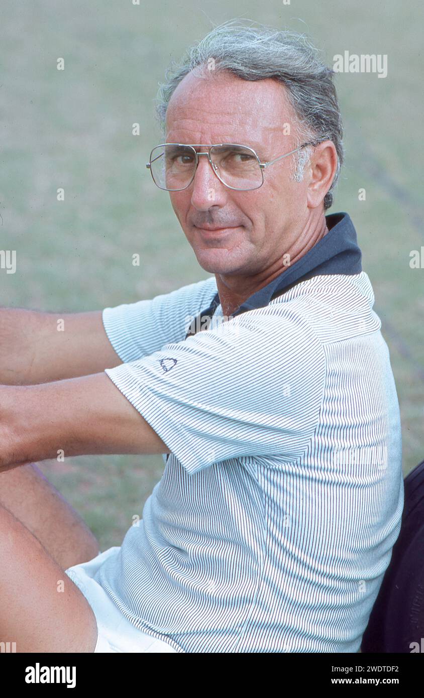 Un portrait de 1980 de la légende du basket-ball Bob Cousy qui a remporté 6 championnats NBA avec les Celtics de Boston. Banque D'Images