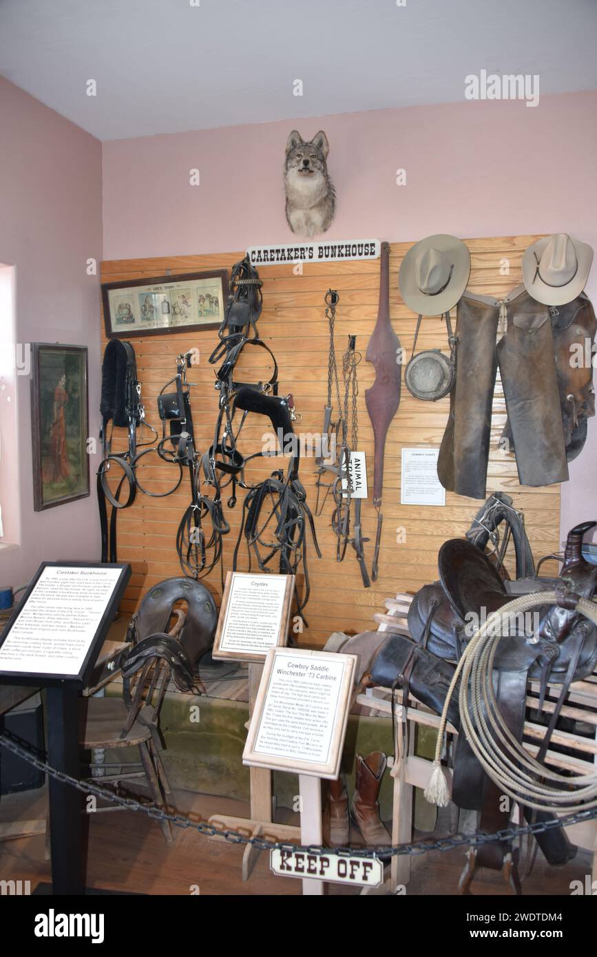 Tombstone, AZ. ÉTATS-UNIS 12/30/2023. Le complexe historique O.K. Corral offre aux visiteurs de tous âges une reconstitution sur scène de la fusillade O.K. Corral Banque D'Images