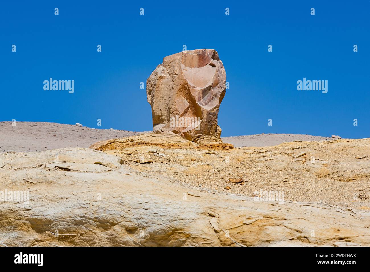 Egypte, région du Fayoum, El Lahun, complexe pyramidal de Sésostris II, mastaba avec un bloc de pierre dure sur le dessus. Banque D'Images