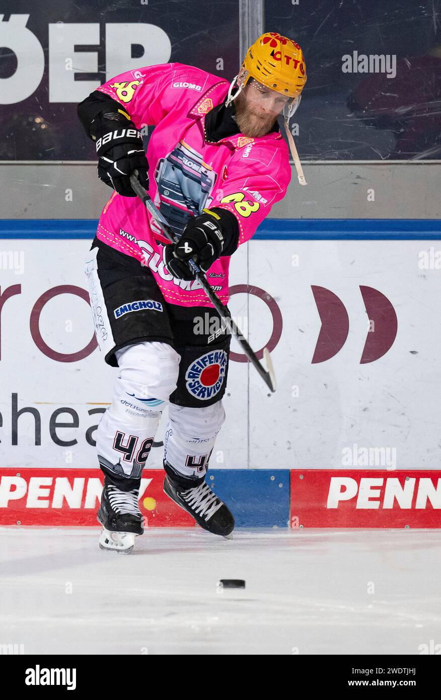 Muenchen, Deutschland. 21 janvier 2024. Nicholas B. Jensen (Fischtown Pinguins Bremerhaven, #48) beim Warmup. EHC Red Bull Muenchen gegen Fischtown Pinguins Bremerhaven, Eishockey, DEL, 40. Spieltag, saison 2023/2024, 21.01.2024. Photo : Eibner-Pressefoto/Heike Feiner crédit : dpa/Alamy Live News Banque D'Images