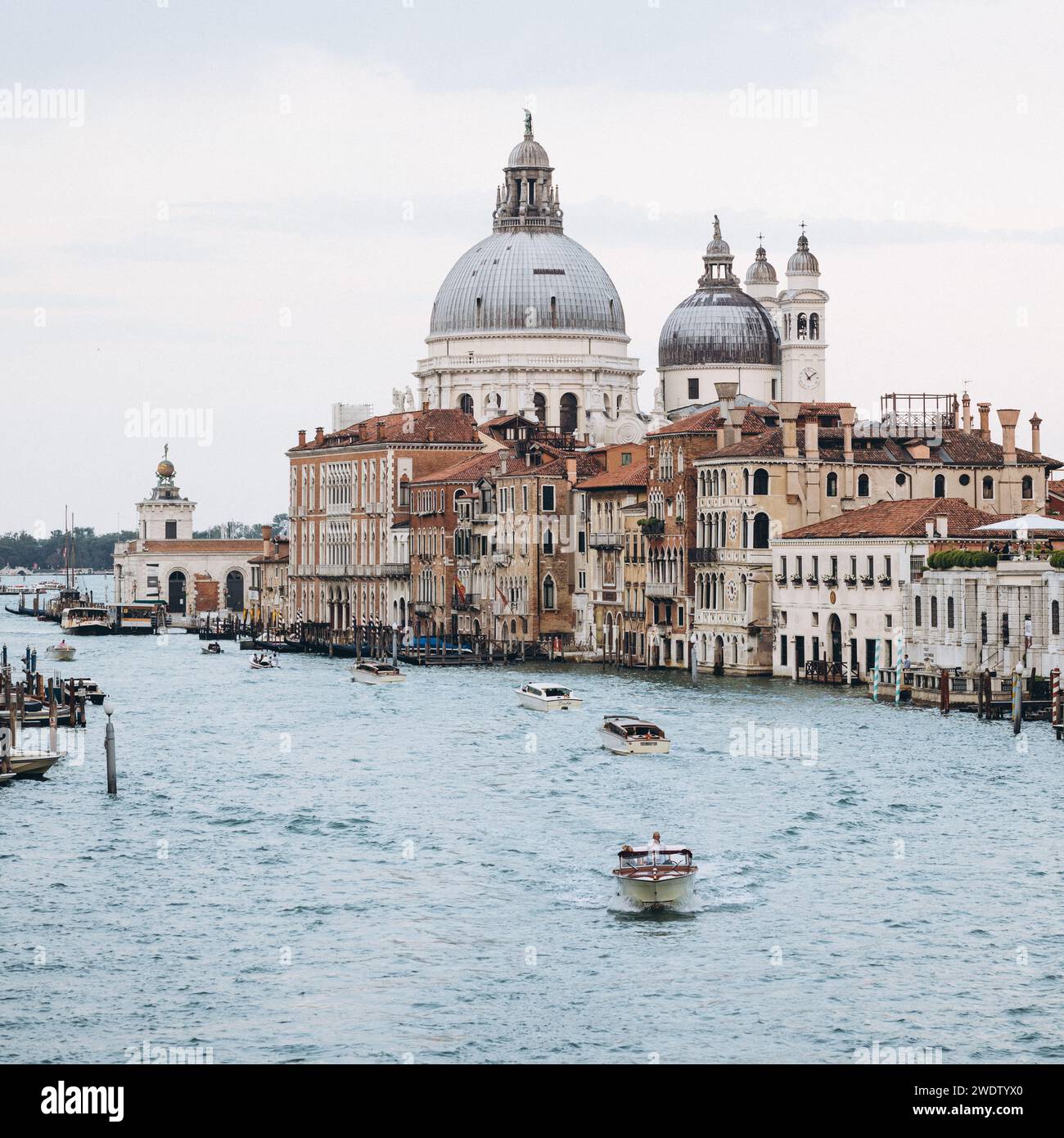 Cathédrale de Venise Grand Canal Gondola. Photo de haute qualité Banque D'Images