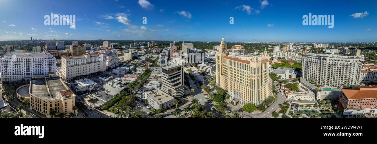 Vue aérienne du centre-ville de Coral Gables à Miami Floride une communauté planifiée sur le thème méditerranéen avec un caractère riche. Style néo-méditerranéen bu Banque D'Images