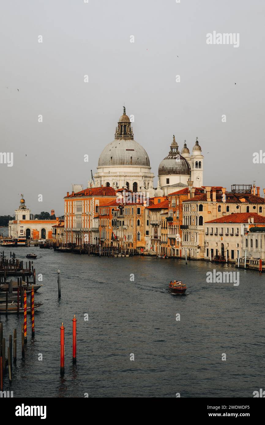 Cathédrale de Venise Grand Canal Gondola. Photo de haute qualité Banque D'Images