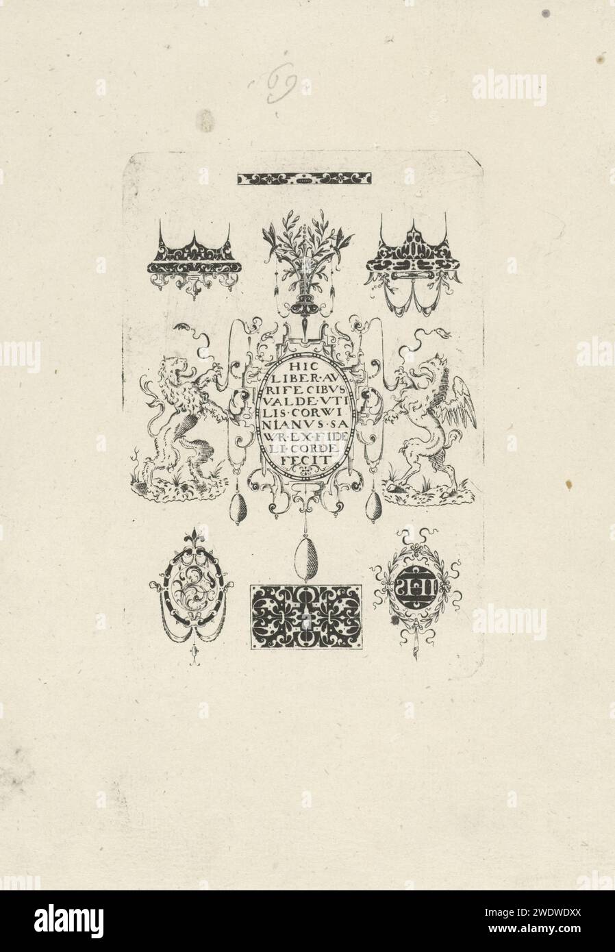 Page de titre, pendentif avec le titre, Corbinian Saur, c. 1575 - c. 1635 imprimer le pendentif est flanqué d'un lion et d'un griffon. Il y a six ornements de costume autour du pendentif. D'une série composée d'une page de titre et de 5 magazines. Allemagne (éventuellement) gravure sur papier Banque D'Images