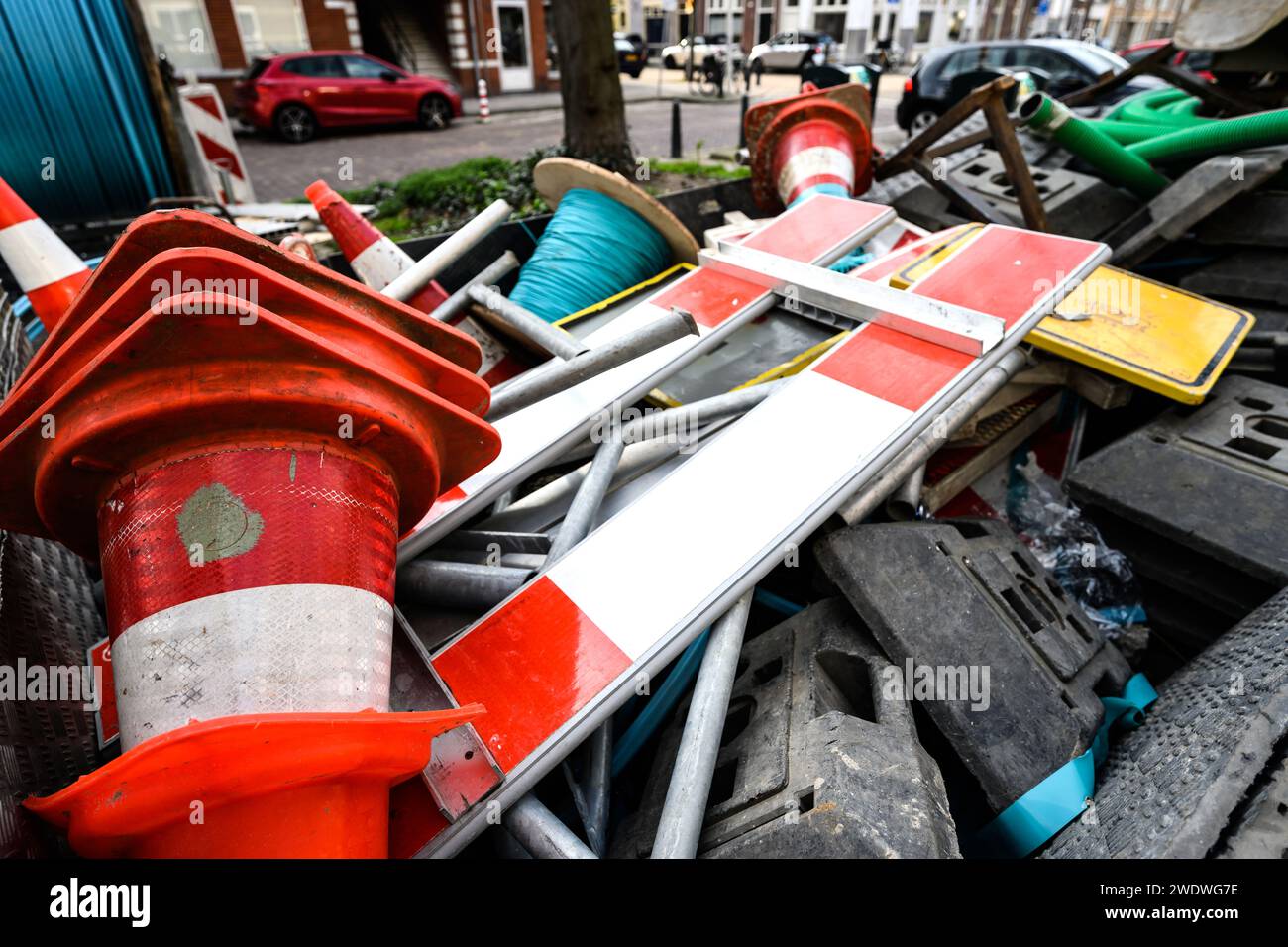 Fournitures de réparation des communications urbaines pour les infrastructures urbaines et la rénovation des routes. quipment et outils pour travaux de service routier Banque D'Images