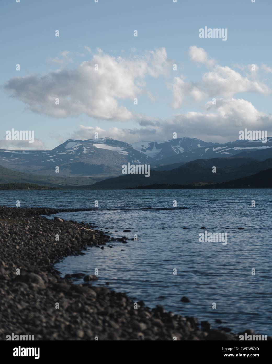 Lac dans le parc national de Jotunheimen, Norvège Banque D'Images