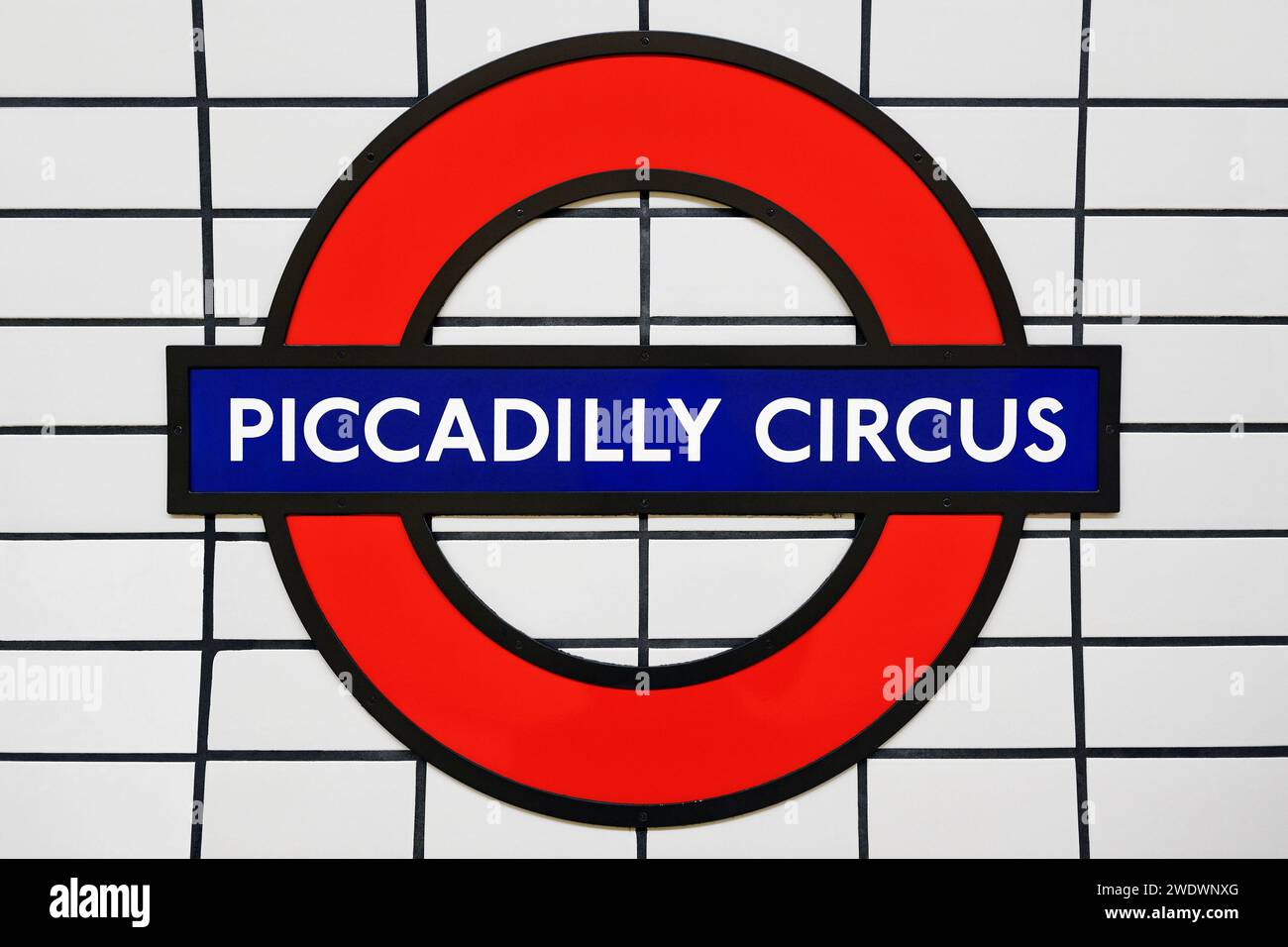Panneau indiquant la station de métro Piccadilly Circus. Londres, Royaume-Uni Banque D'Images