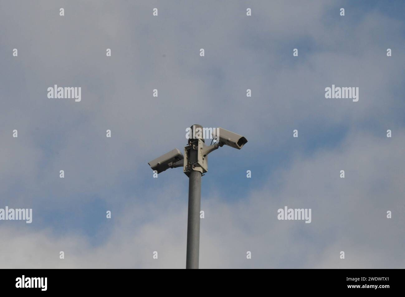 Kastrup/Copenhague/Danemark /22 janvier 2024/.caméras de vidéosurveillance aux coins des rues alleen et kastruplundgade à Kastrup. Photo.Francis Joseph Dean/Dean Pictures Banque D'Images