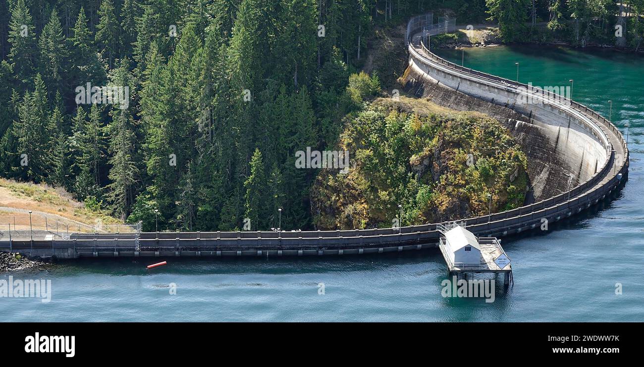 Barrage à Cushman projet no 1 pour Tacoma public Utilities de World Wind Helicopters AS260B, 9 août 2013 Banque D'Images