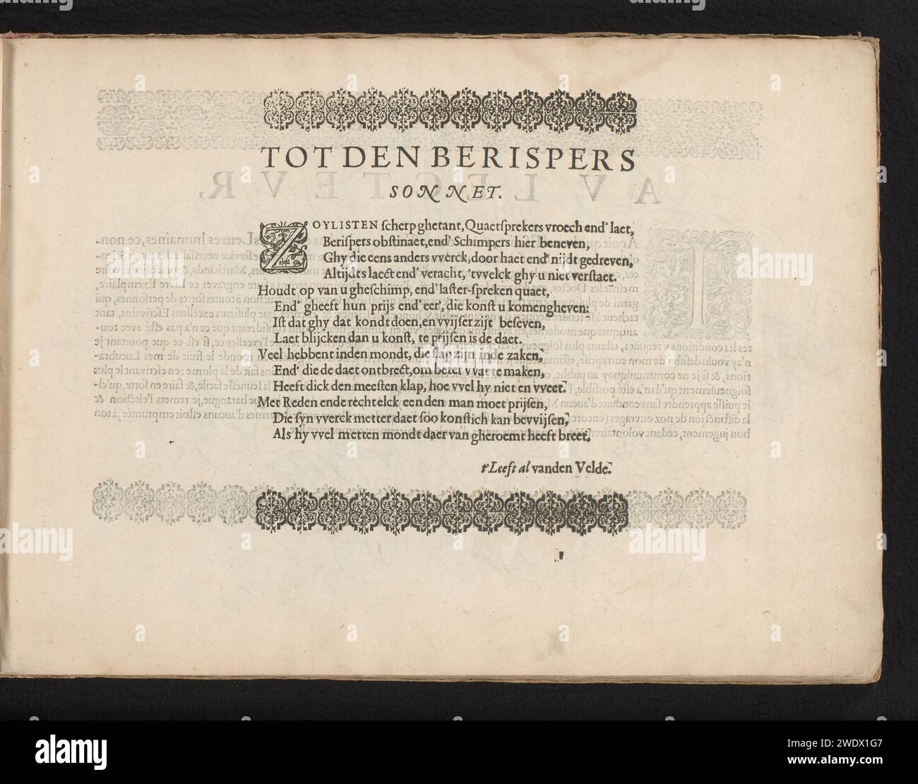Sonnet de Jan van de Velde, Jan van de Velde (I), 1608 feuille de texte feuille de texte avec un sonnet de Jan van de Velde intitulé : aux réprimandeurs. Le texte commence par un Z initial décoré et est signé : en haut et en dessous d'un bord d'ornement de fleurons. La feuille de texte fait partie d'un album. Amsterdam papier letterpress impression initiale Banque D'Images