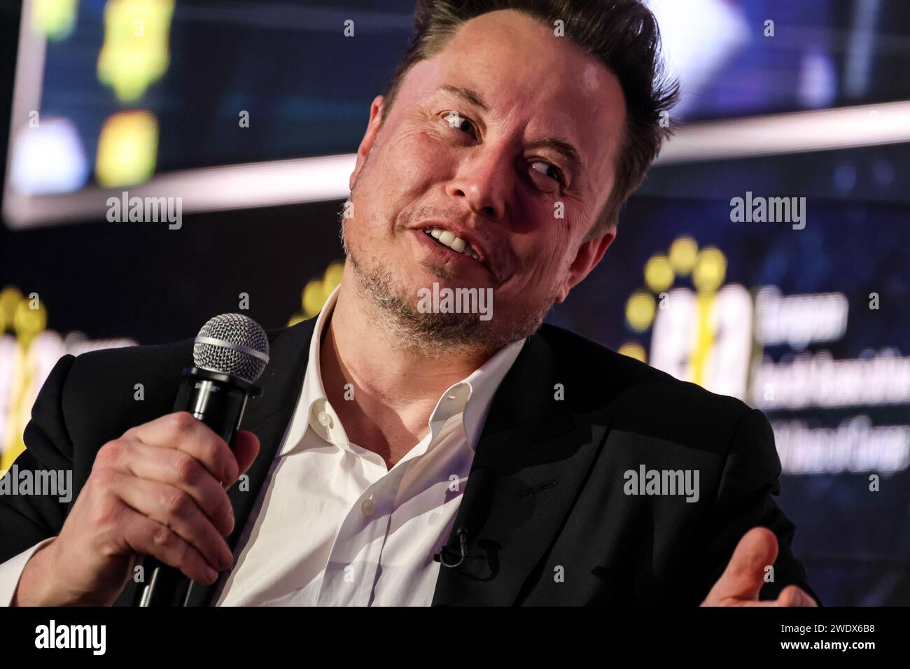 Cracovie, Pologne. 22 janvier 2024. Le milliardaire américain Elon Musk discute avec Ben Shapiro, un journaliste politique juif et radiodiffuseur sur l'antisémitisme en ligne lors du symposium de l'Association juive européenne (EJA) au Centre de conférences de l'hôtel Hilton à Cracovie, en Pologne, le 22 janvier 2024. Elon Musk s'est rendu en Pologne à l'invitation de l'EJA pour montrer son soutien à la lutte juive contre l'antisémitisme. Elon Musk a été accusé d'antisémitisme après la publication de quelques messages antisémites sur la plate-forme X. (Photo Dominika Zarzycka/Sipa USA) crédit : SIPA USA/Alamy Live News Banque D'Images