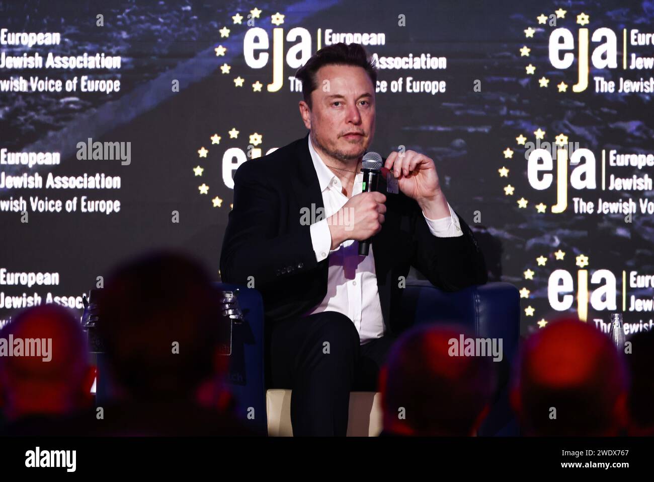 Cracovie, Pologne. 22 janvier 2024. Elon Musk, propriétaire de Tesla et de la plate-forme X (anciennement Twitter), prend la parole lors d'un symposium sur la lutte contre l'antisémitisme intitulé "plus jamais : Service labial ou conversation profonde" à Cracovie, en Pologne, le 22 janvier 2024. Musk, qui a été invité en Pologne par l’Association juive européenne (EJA), a visité le camp de concentration d’Auschwitz-Birkenau plus tôt ce jour-là, avant la Journée internationale de commémoration de l’Holocauste. Crédit : ZUMA Press, Inc./Alamy Live News Banque D'Images