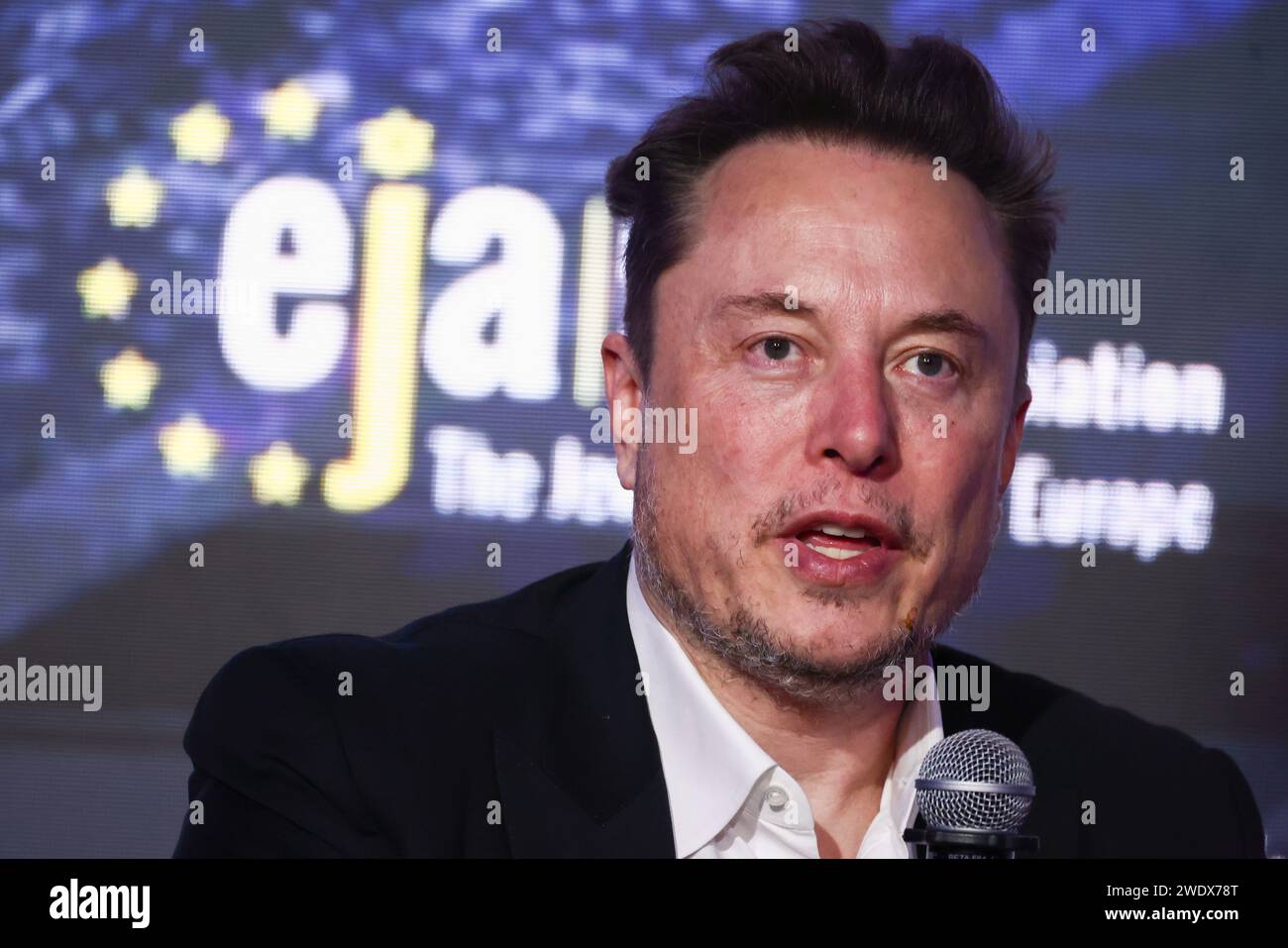 Cracovie, Pologne. 22 janvier 2024. Elon Musk, propriétaire de Tesla et de la plate-forme X (anciennement Twitter), prend la parole lors d'un symposium sur la lutte contre l'antisémitisme intitulé "plus jamais : Service labial ou conversation profonde" à Cracovie, en Pologne, le 22 janvier 2024. Musk, qui a été invité en Pologne par l’Association juive européenne (EJA), a visité le camp de concentration d’Auschwitz-Birkenau plus tôt ce jour-là, avant la Journée internationale de commémoration de l’Holocauste. Crédit : ZUMA Press, Inc./Alamy Live News Banque D'Images