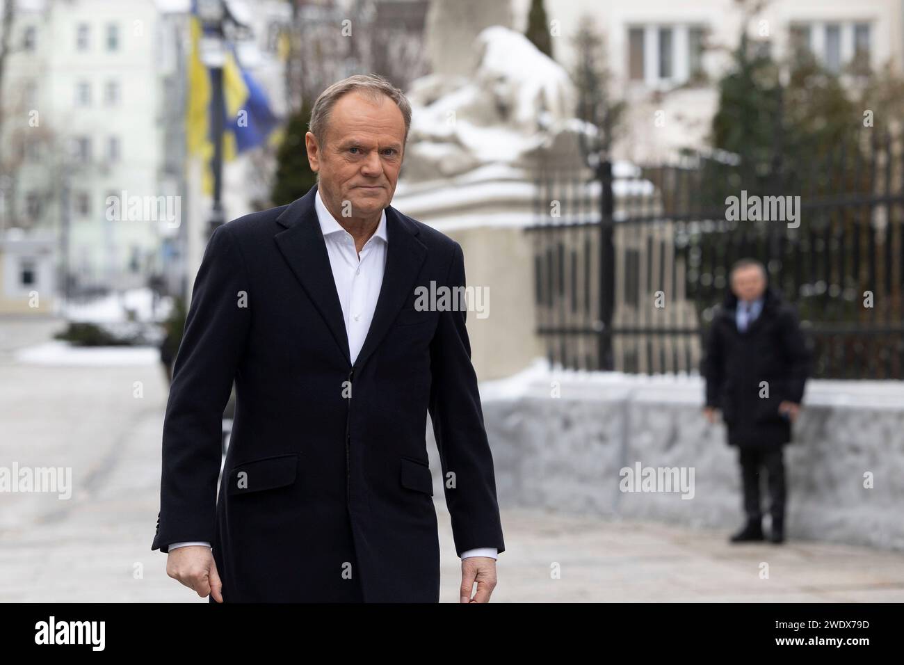 Kiev, Ukraine. 22 janvier 2024. Le Premier ministre polonais Donald Tusk traverse la place de la Constitution à son arrivée pour des discussions bilatérales au Palais Mariinski, le 22 janvier 2024 à Kiev, en Ukraine. Tusk a annoncé un nouveau paquet d'aide militaire pour l'Ukraine lors de sa première visite à l'étranger après son retour au pouvoir. Crédit : Présidence ukrainienne/Bureau de presse présidentiel ukrainien/Alamy Live News Banque D'Images
