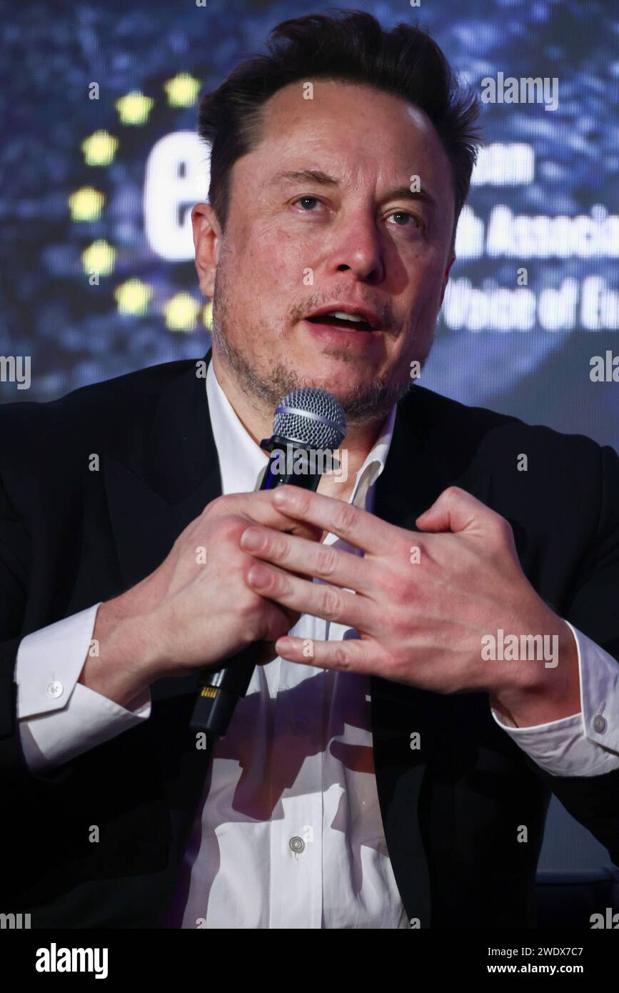 Cracovie, Pologne. 22 janvier 2024. Elon Musk, propriétaire de Tesla et de la plate-forme X (anciennement Twitter), prend la parole lors d'un symposium sur la lutte contre l'antisémitisme intitulé "plus jamais : Service labial ou conversation profonde" à Cracovie, en Pologne, le 22 janvier 2024. Musk, qui a été invité en Pologne par l’Association juive européenne (EJA), a visité le camp de concentration d’Auschwitz-Birkenau plus tôt ce jour-là, avant la Journée internationale de commémoration de l’Holocauste. Crédit : ZUMA Press, Inc./Alamy Live News Banque D'Images